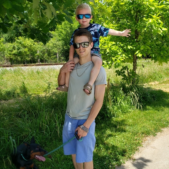 Meet your Posher, Alyssa - Picture 5 of 7